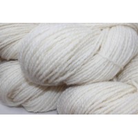 Weißes Wollgarn aus litauischer Schafwolle – 100% Naturwolle (150m/100g) Weißes Wollgarn aus litauischer Schafwolle – 100% Naturwolle (150m/100g)