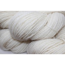 Weißes Wollgarn aus litauischer Schafwolle – 100% Naturwolle (150m/100g) Weißes Wollgarn aus litauischer Schafwolle – 100% Naturwolle (150m/100g)