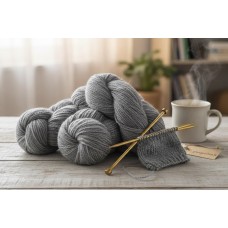Graues Wollgarn aus litauischer Schafwolle – 100% Naturwolle (150m/100g) Graues Wollgarn aus litauischer Schafwolle – 100% Naturwolle (150m/100g)