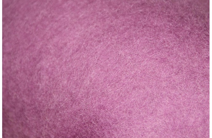 Hellvioletter Wollkammzug – Weiche Wolle zum Filzen